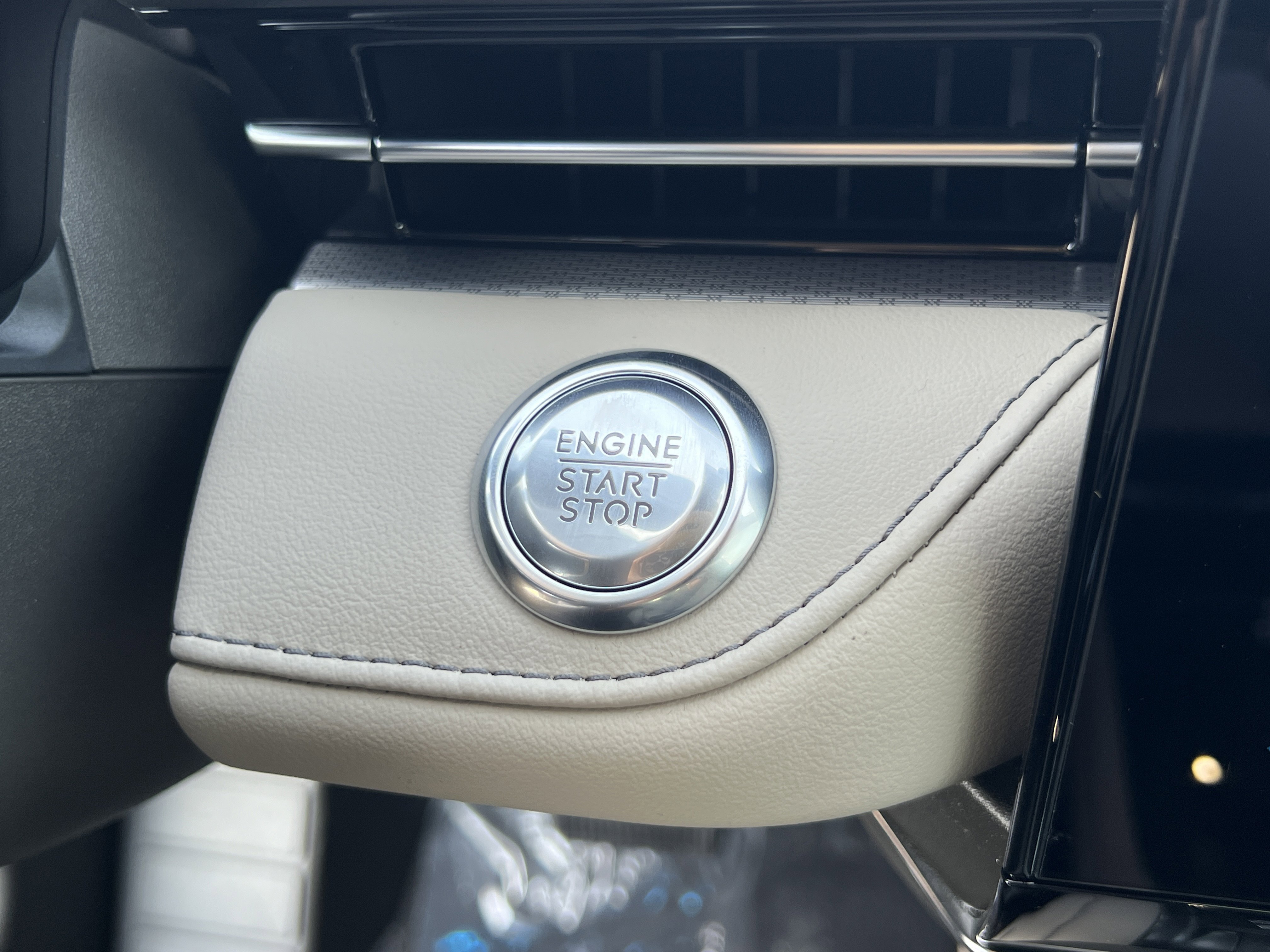 New 2025 Lincoln Nautilus Premier w/ Equipment Group 102A image 23