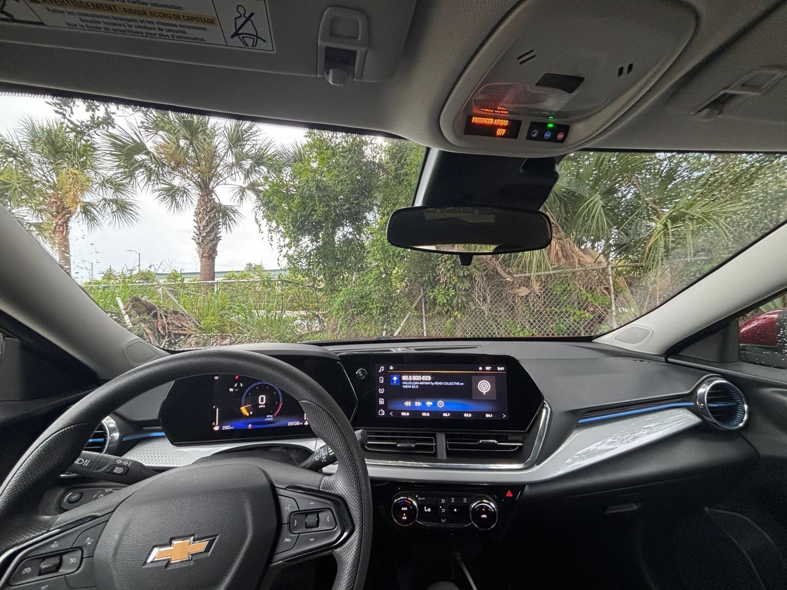 Used 2025 Chevrolet Trax LT FWD image 34