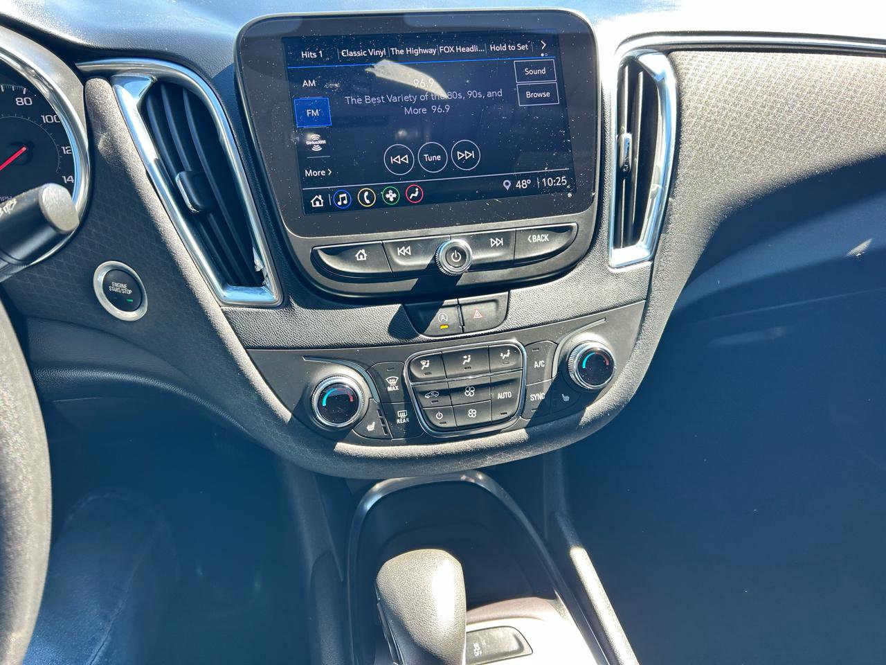 Used 2021 Chevrolet Malibu LT image 4