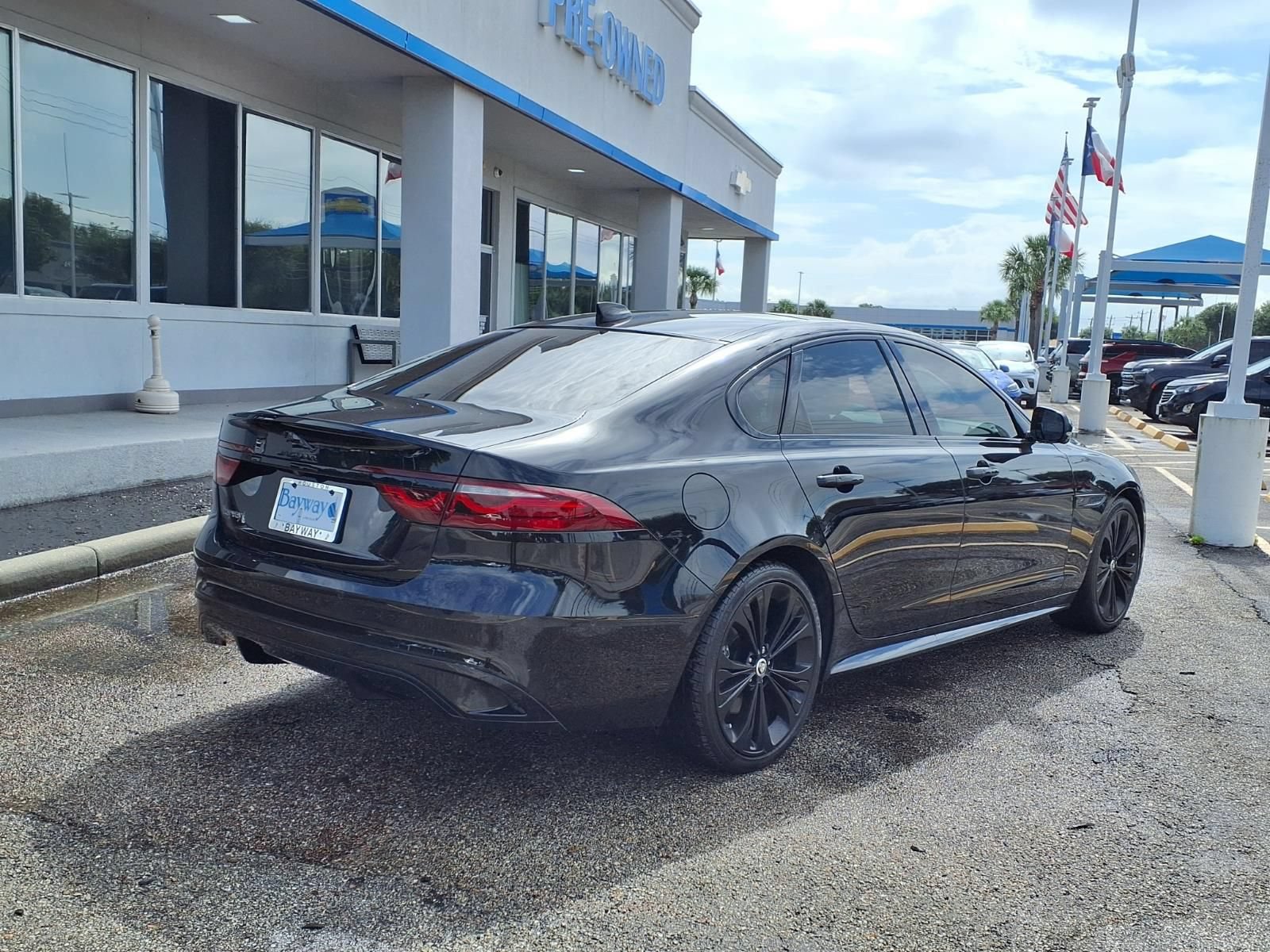 Used 2024 Jaguar XF R-Dynamic SE AWD/4WD image 2
