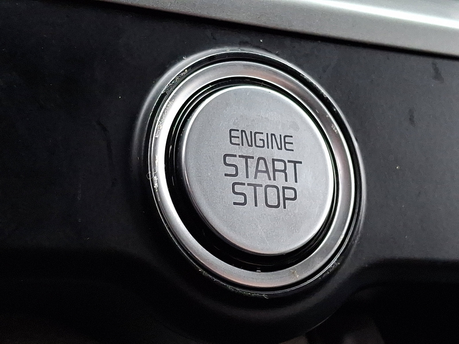 Used 2022 Kia Carnival LX image 25