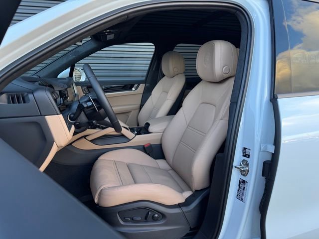 New 2026 Porsche Cayenne Turbo image 5