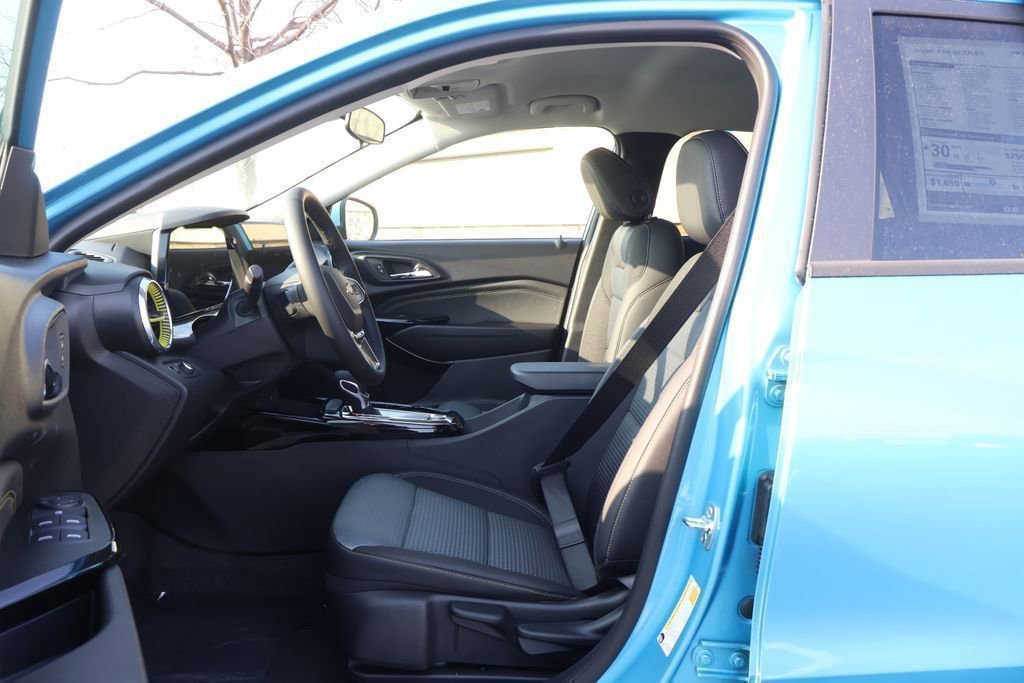 New 2026 Chevrolet Trax LT w/ LT Convenience Package FWD image 14