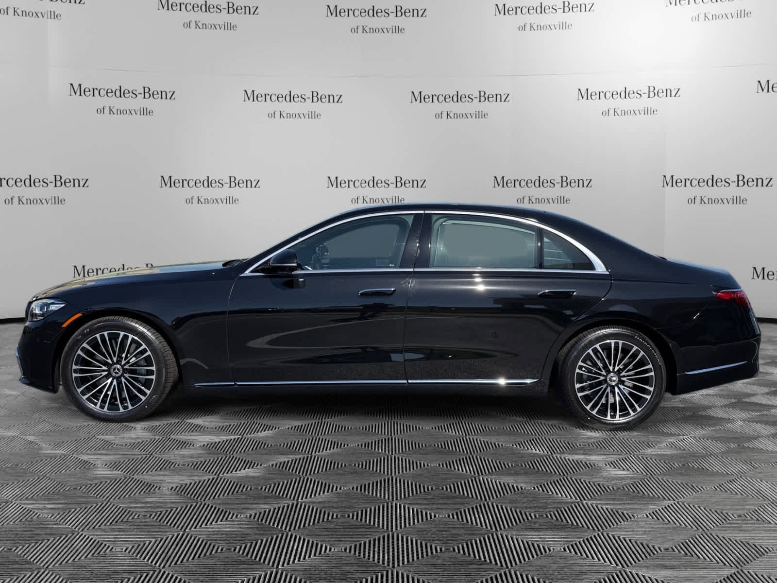 Used 2026 Mercedes-Benz S 580 4MATIC Sedan image 2