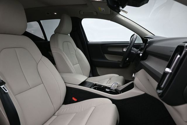 Used 2023 Volvo XC40 B5 Plus w/ Driver Assist Package AWD/4WD image 35