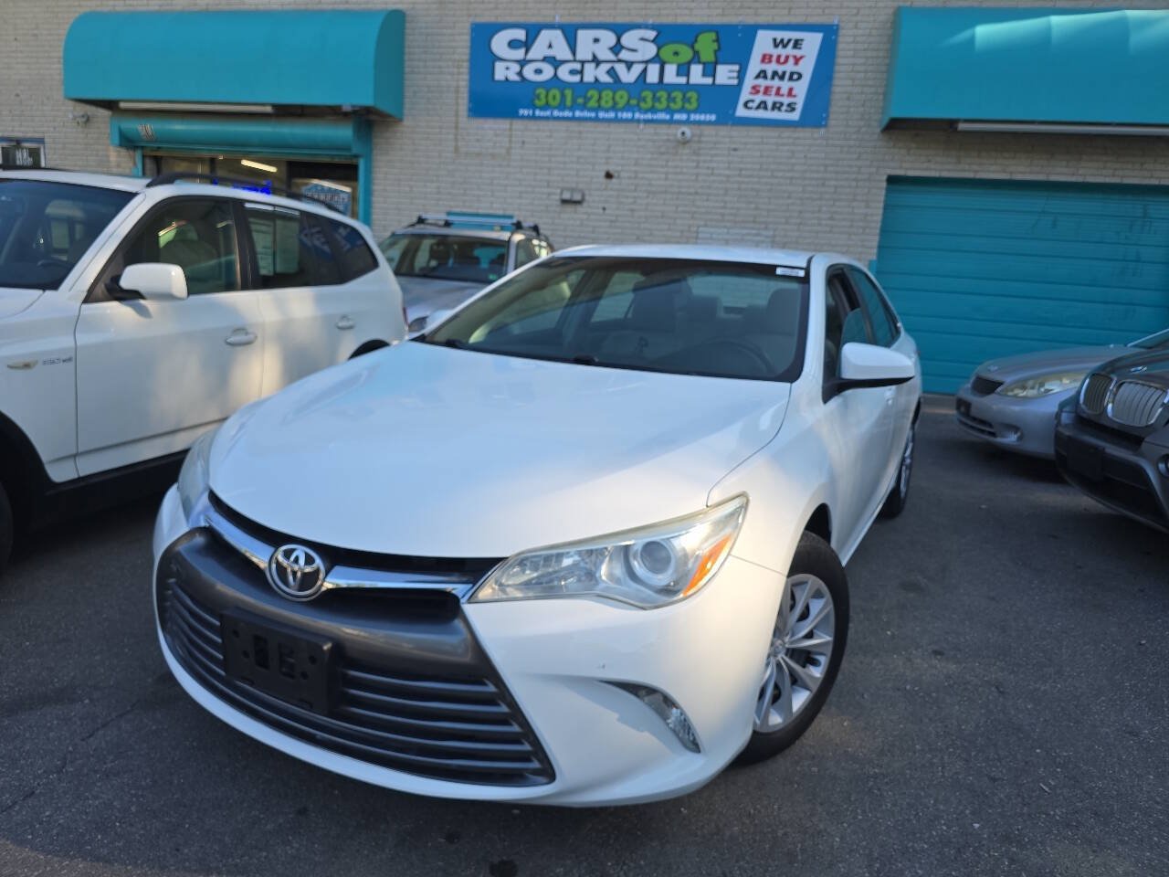 Used 2015 Toyota Camry LE FWD image 2