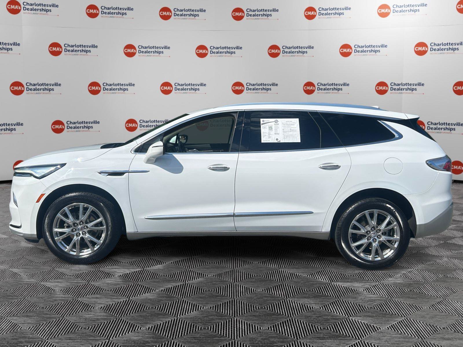 Used 2023 Buick Enclave Essence w/ Experience Buick Package FWD image 2