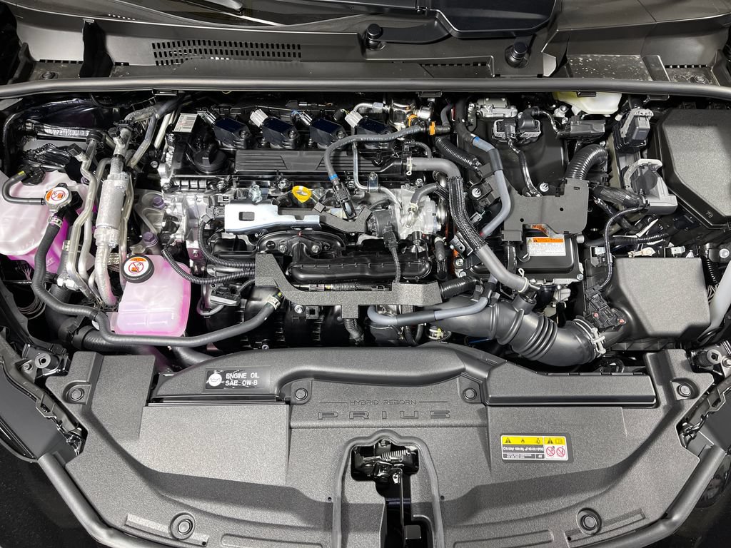 New 2027 Toyota Prius Plug-In Hybrid FWD image 9