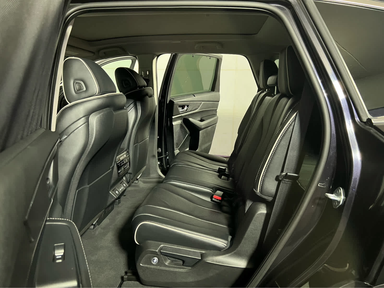 Certified 2023 Acura MDX w/ Advance Package AWD/4WD image 25
