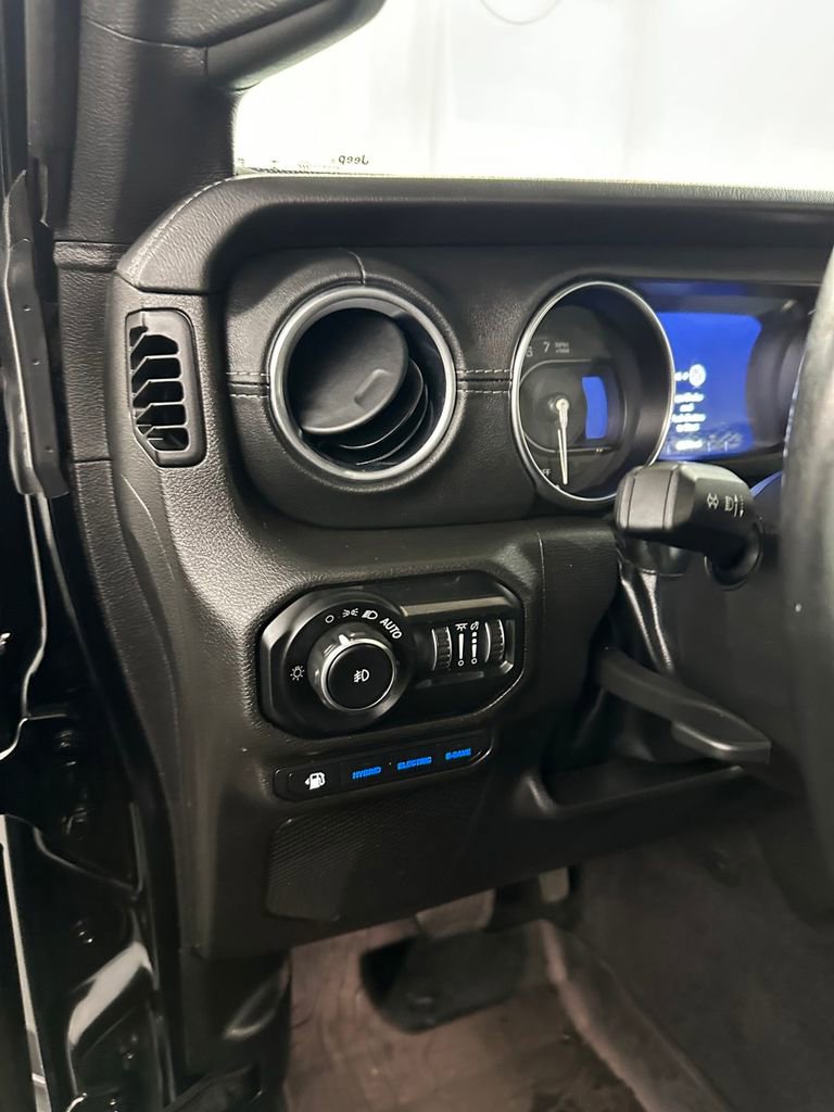 Used 2021 Jeep Wrangler Unlimited Sahara w/ Cold Weather Group image 15