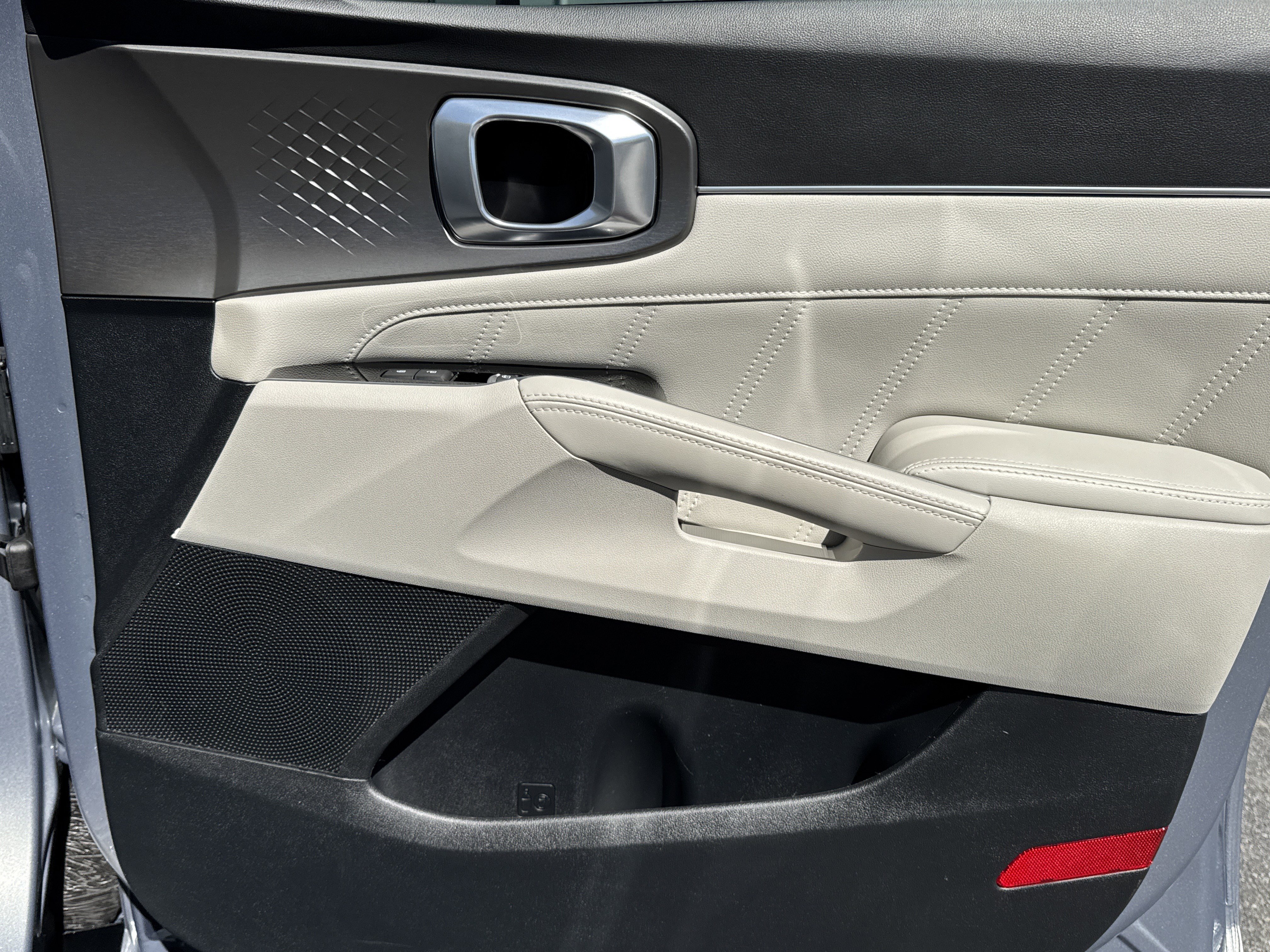 Used 2023 Kia Sorento SX image 19