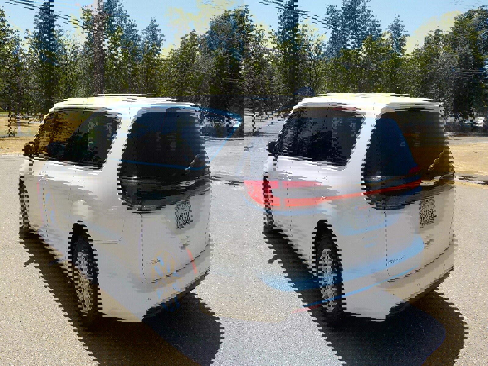 Used 2024 Chrysler Pacifica Touring-L image 8