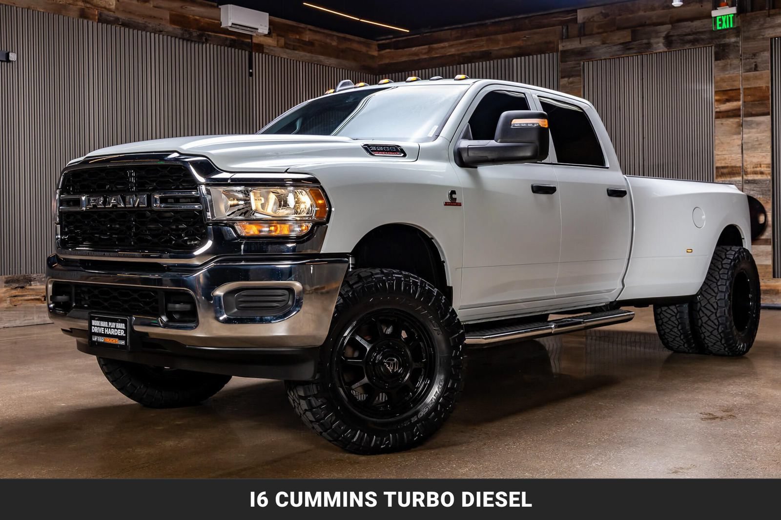 Used 2024 RAM 3500 Tradesman w/ Chrome Appearance Group AWD/4WD image 5