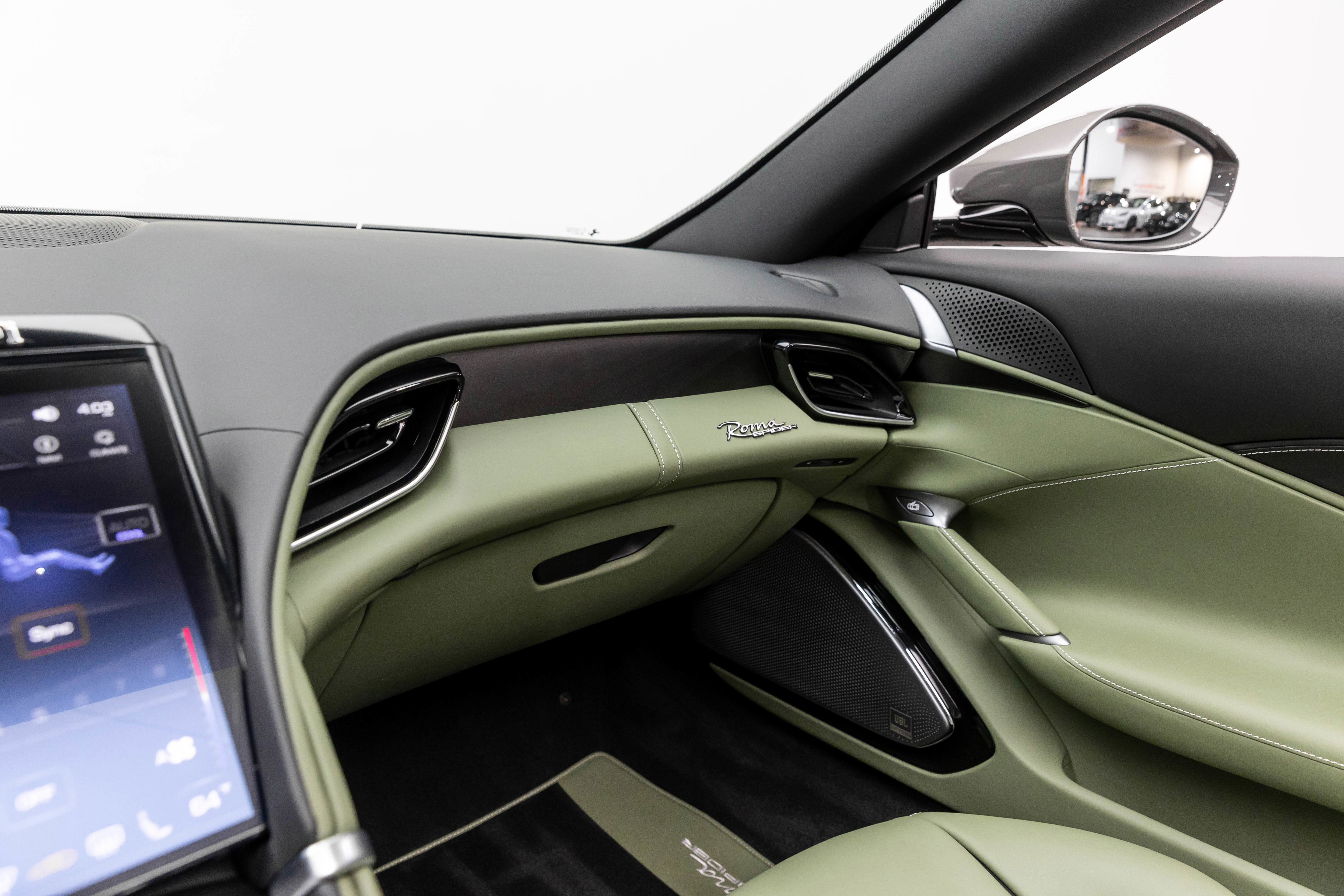 Certified 2025 Ferrari Roma Spider RWD image 30