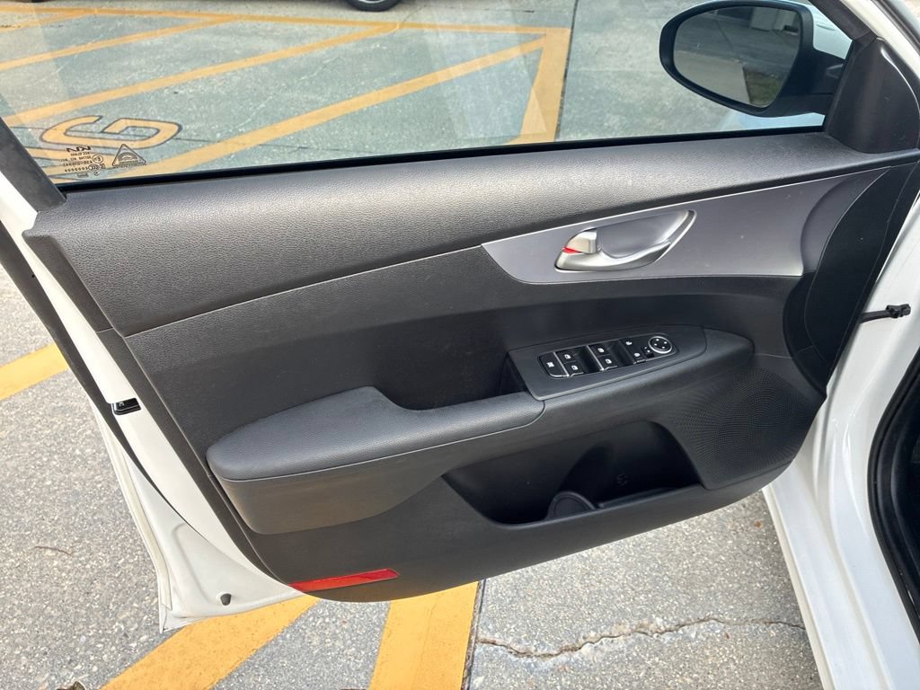 Used 2022 Kia Forte LXS FWD image 17
