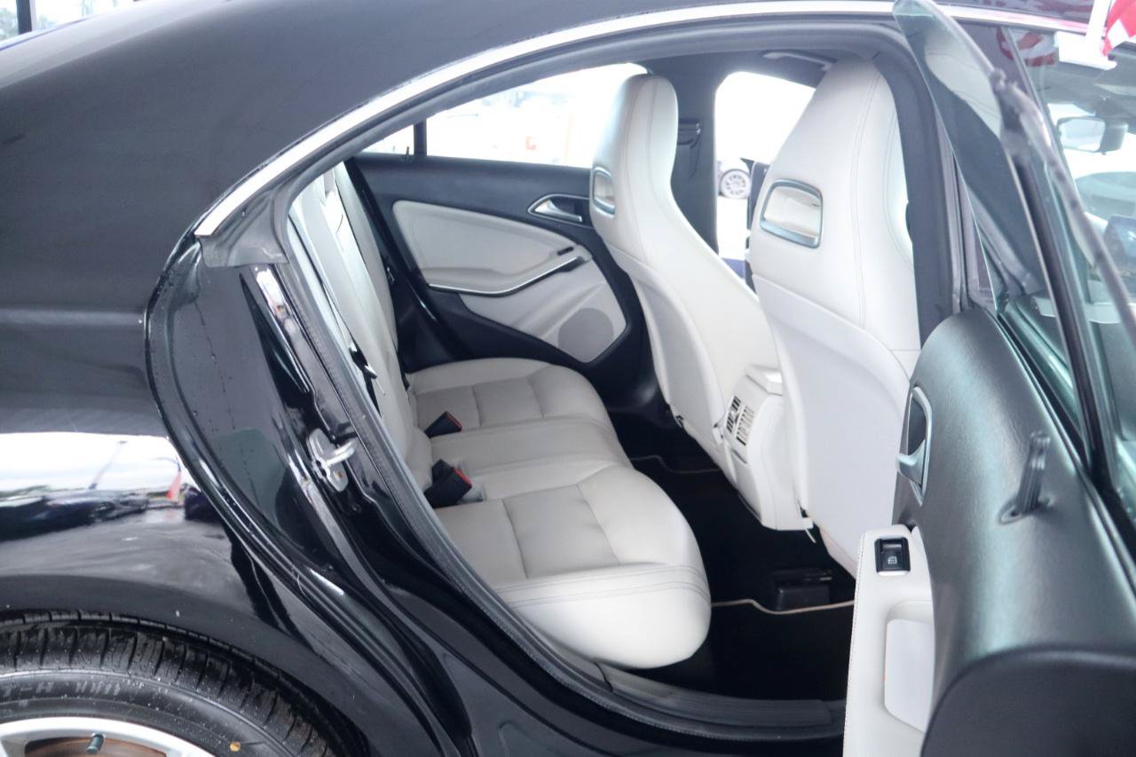 Used 2018 Mercedes-Benz CLA 250 image 33