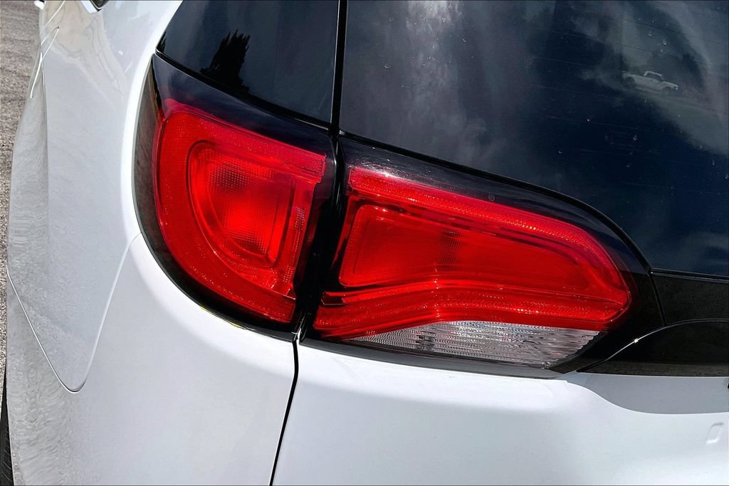 Used 2023 Chrysler Voyager LX FWD image 28