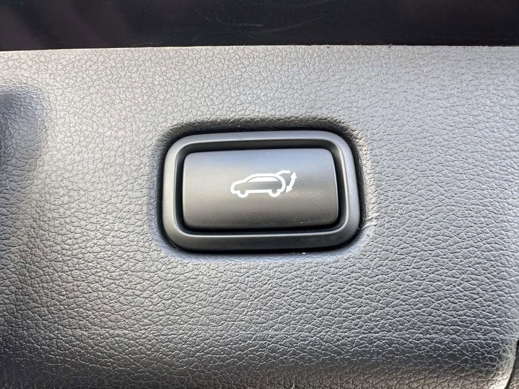 Used 2022 Hyundai Palisade Limited AWD/4WD image 13