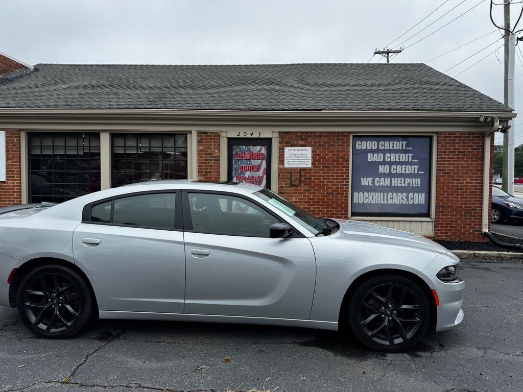 Used 2020 Dodge Charger SXT w/ Blacktop Package RWD image 3