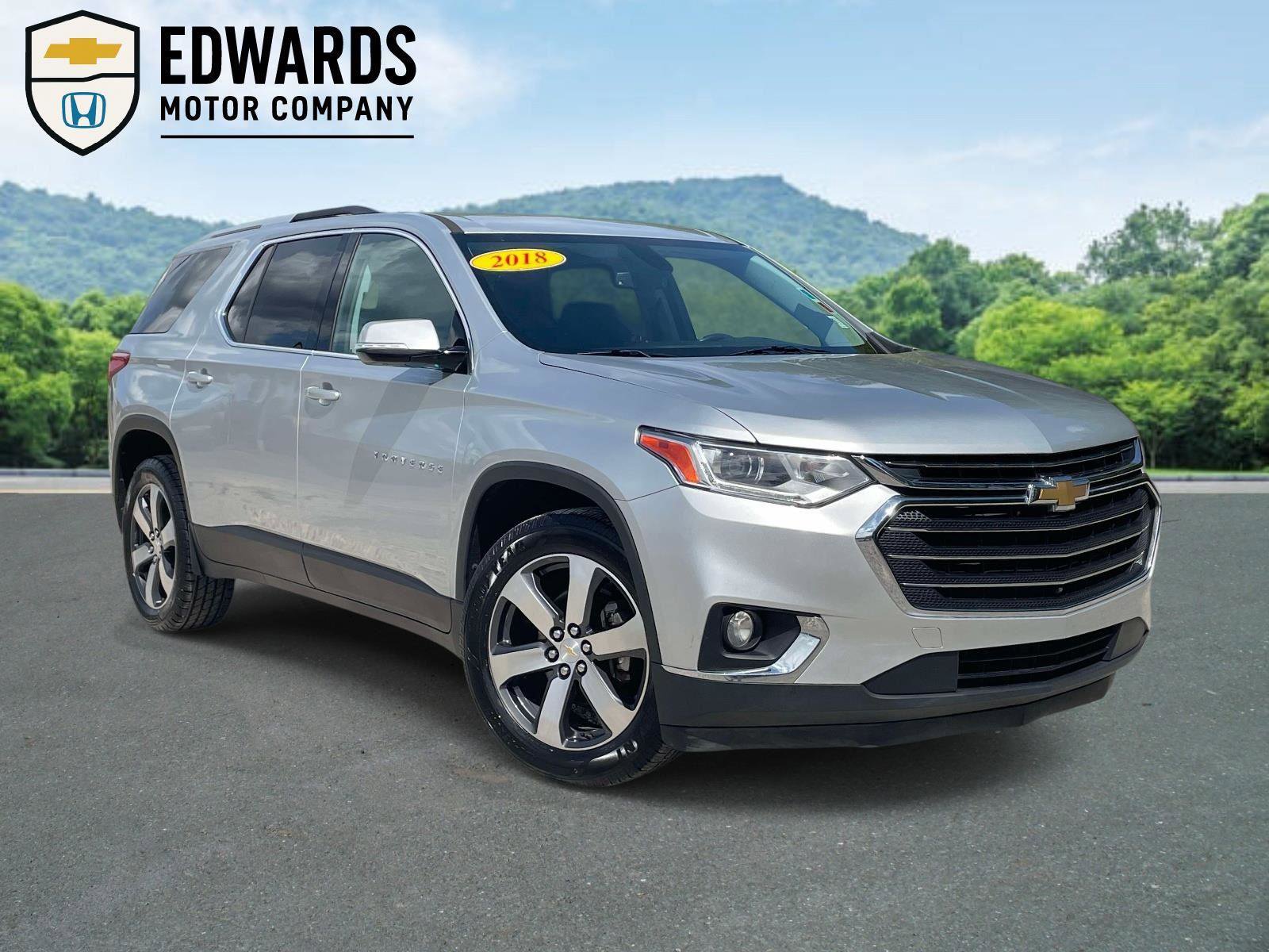 Used 2018 Chevrolet Traverse LT image 1