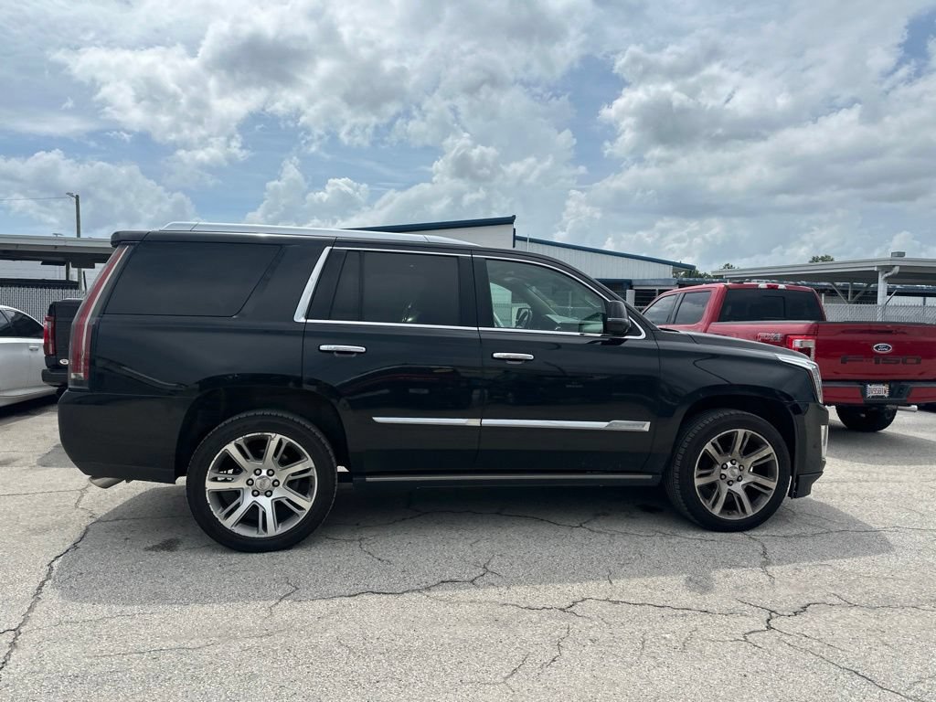 Used 2017 Cadillac Escalade Premium Luxury AWD/4WD image 9