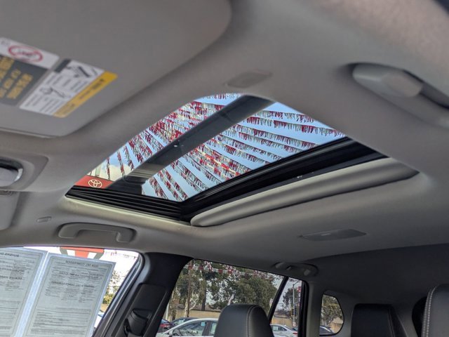 Used 2024 Toyota Corolla Cross XLE image 19