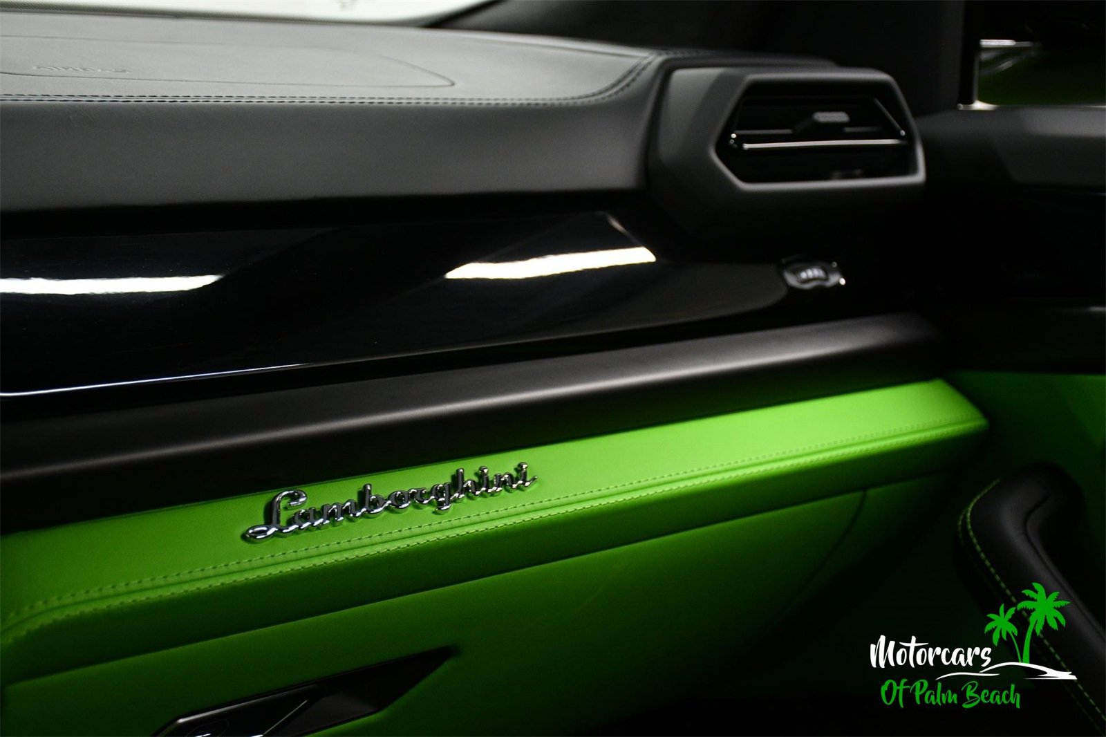 Used 2025 Lamborghini Urus SE image 37