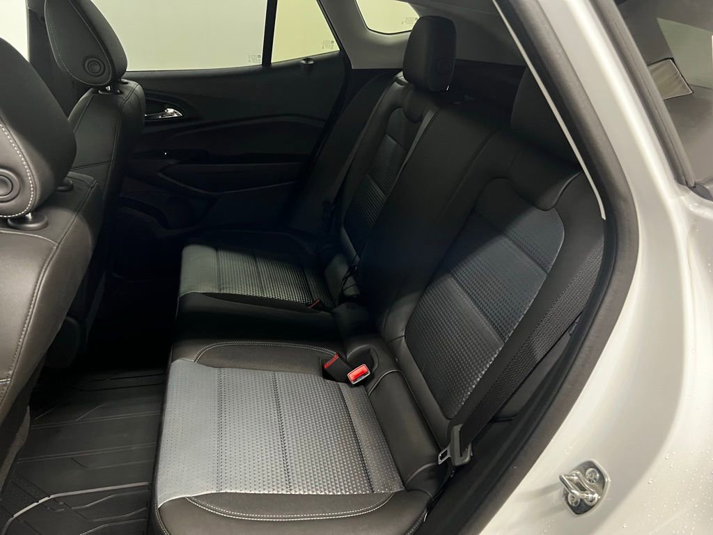 New 2026 Chevrolet Trax LT w/ Sunroof Package image 29