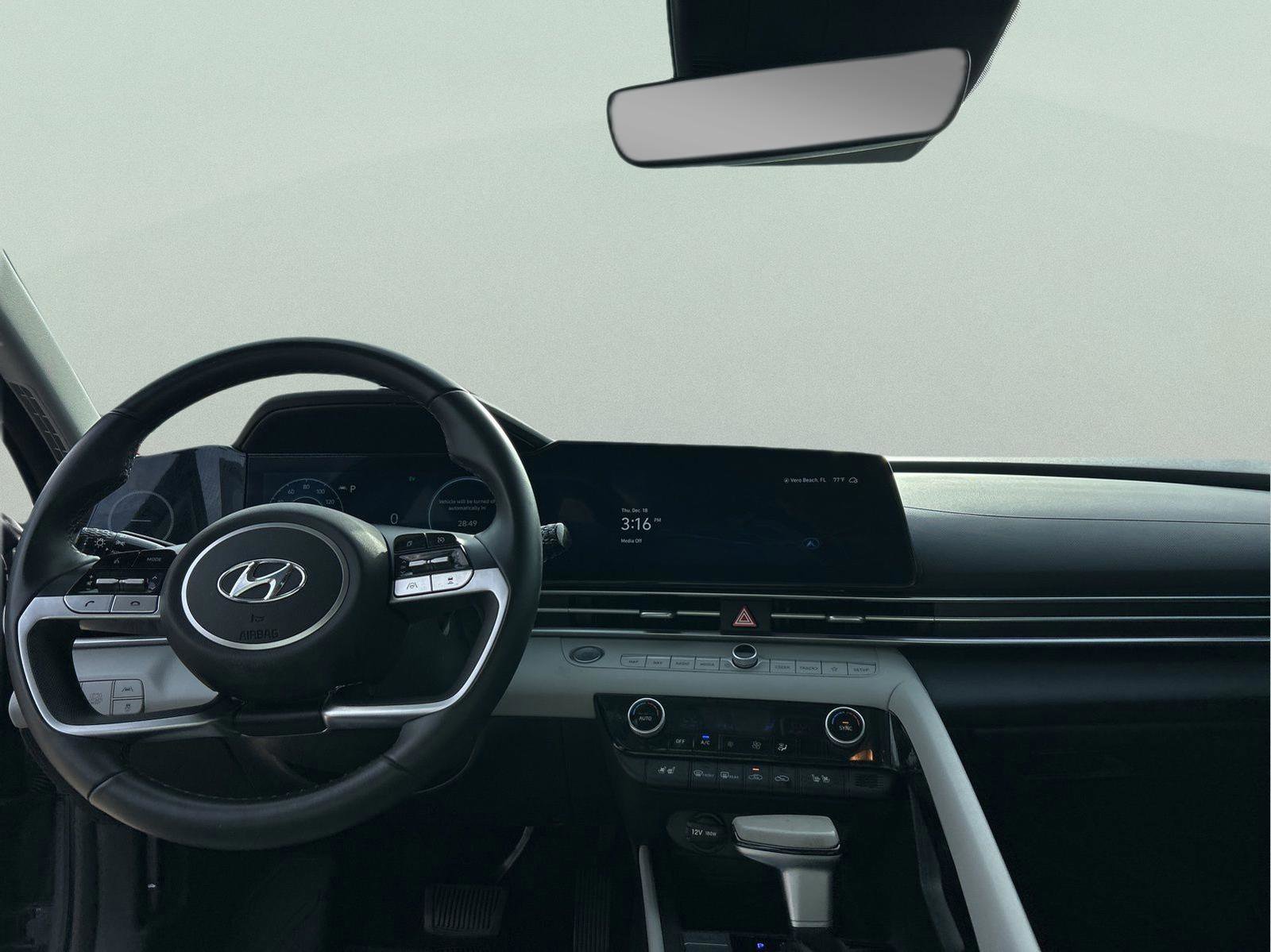 Used 2023 Hyundai Elantra Limited image 10