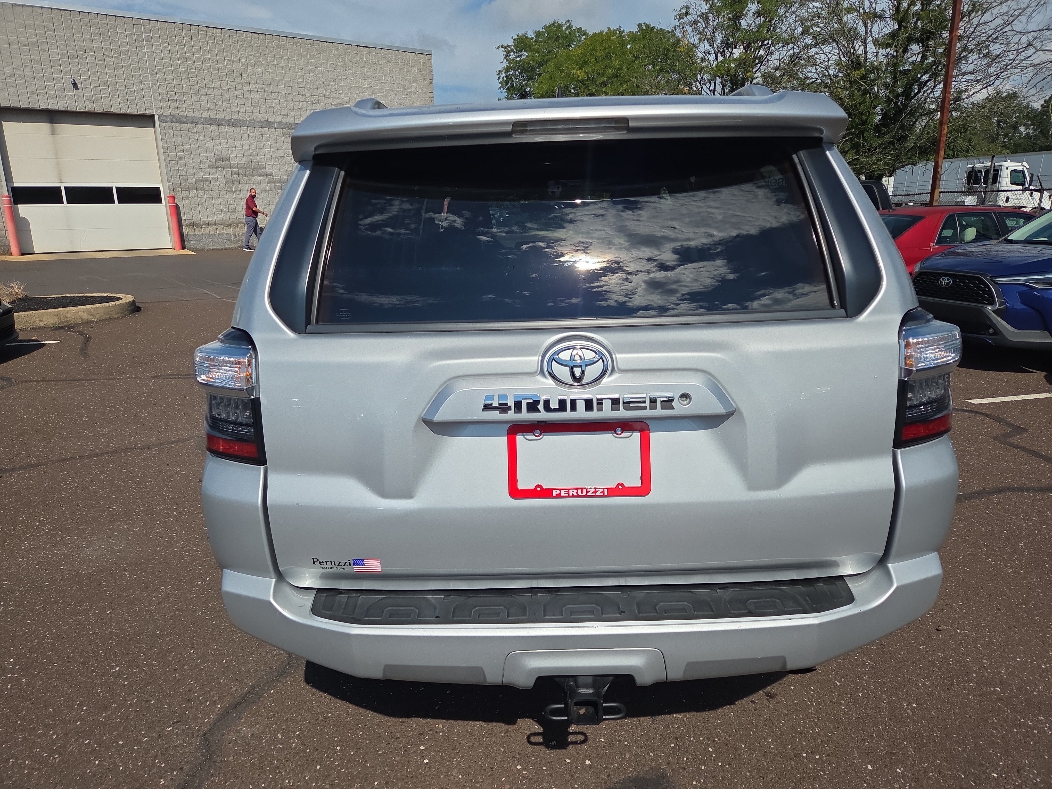 Used 2015 Toyota 4Runner SR5 AWD/4WD image 4