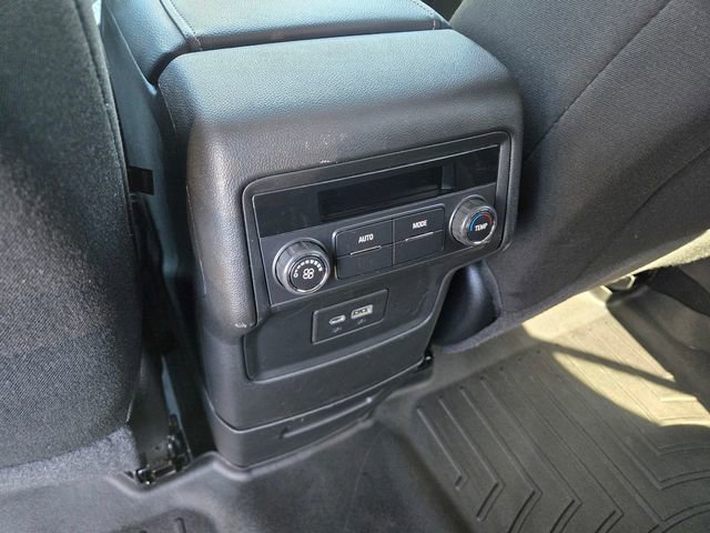 Used 2023 GMC Acadia SLE image 11