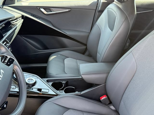 Used 2024 Kia Niro EX FWD image 12