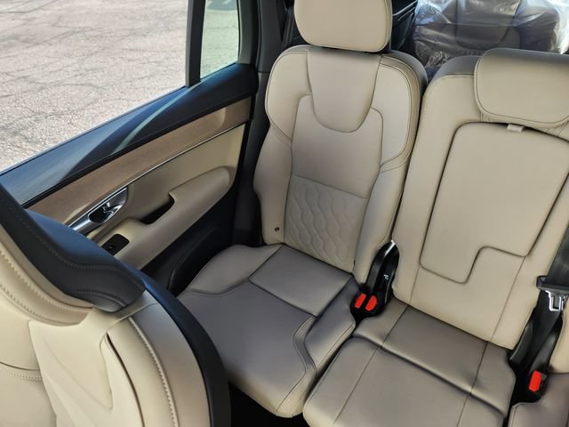 New 2026 Volvo XC90 T8 Plus w/ Protection Package Premier AWD/4WD image 13