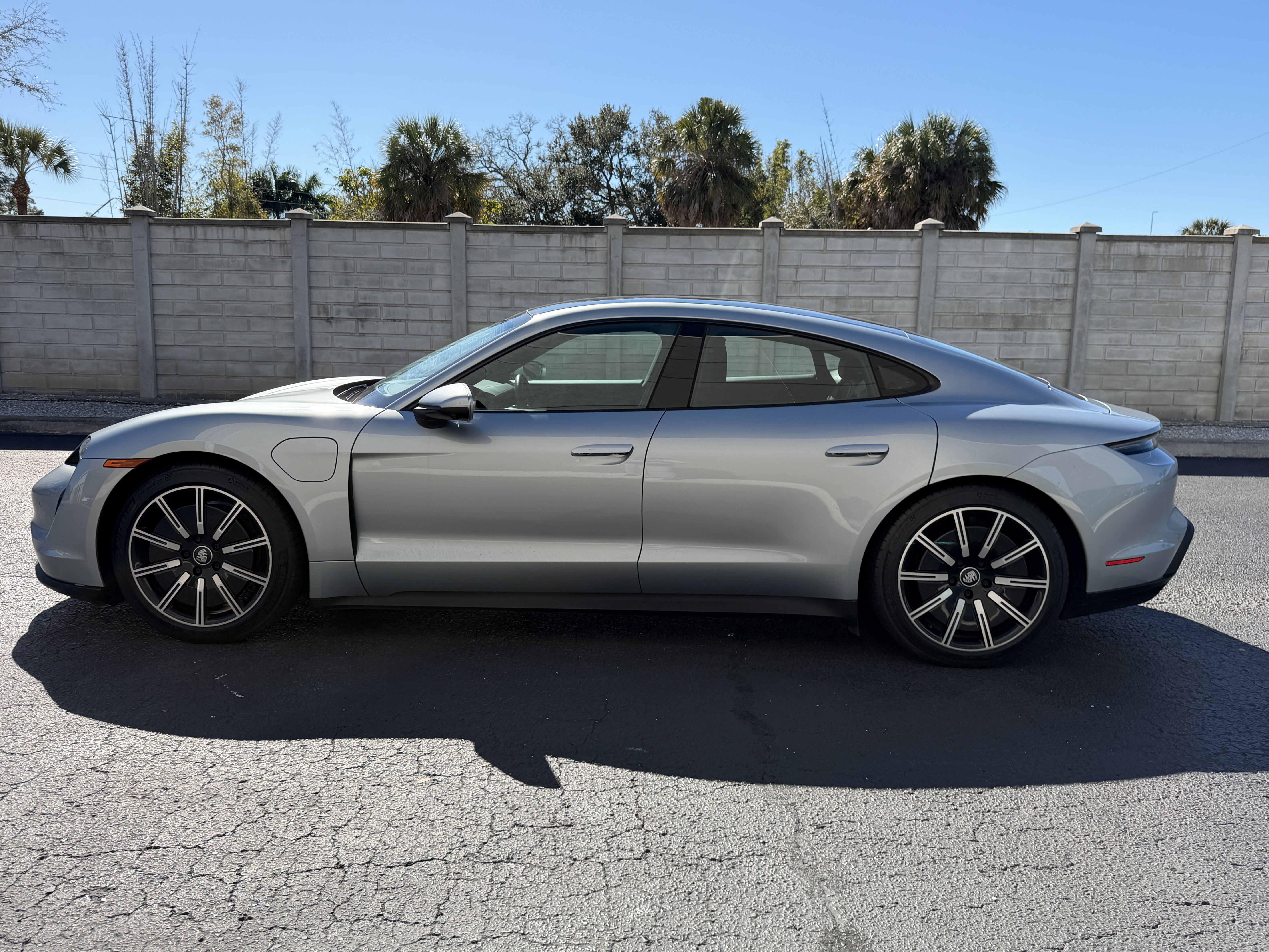 Certified 2023 Porsche Taycan image 2