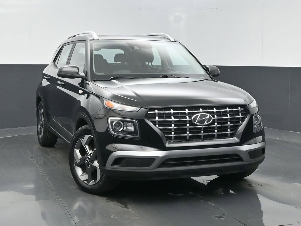 Used 2022 Hyundai Venue SEL image 2