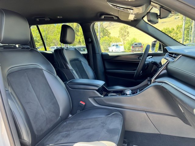 Used 2023 Jeep Grand Cherokee L Laredo image 41