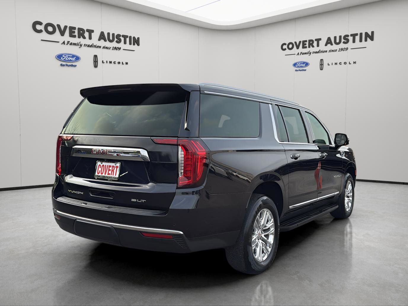 Used 2022 GMC Yukon XL SLT w/ SLT Luxury Package image 4