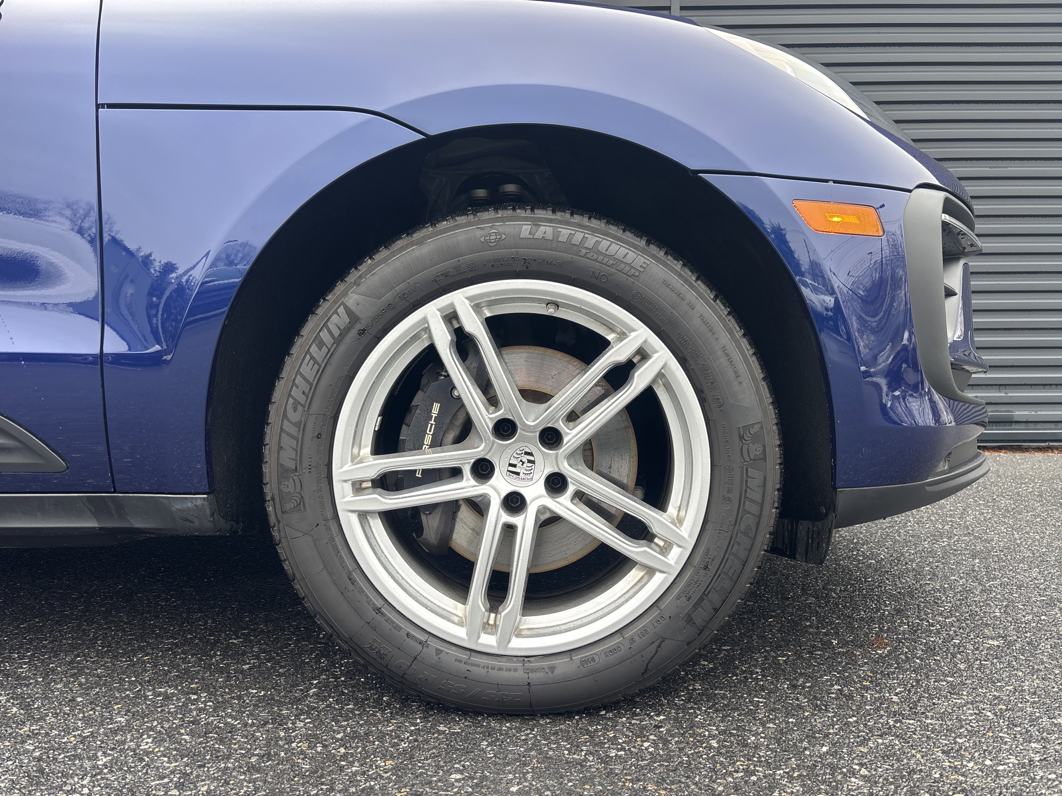 Certified 2025 Porsche Macan image 7