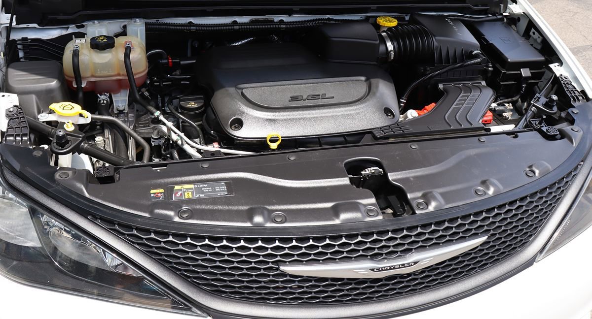 Used 2023 Chrysler Voyager LX FWD image 61