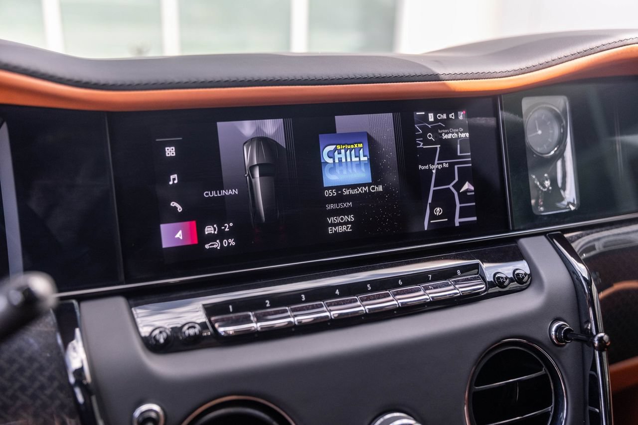 Certified 2025 Rolls-Royce Cullinan Black Badge w/ Leather Finishing Pack AWD/4WD image 27