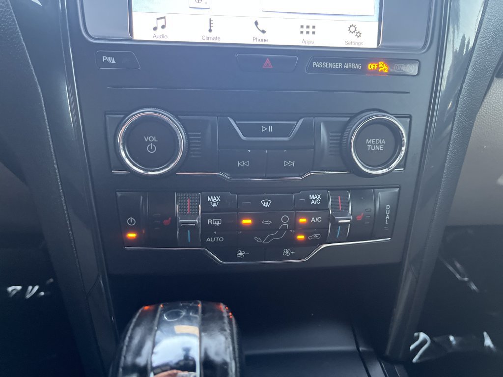 Used 2018 Ford Explorer XLT w/ Equipment Group 202A AWD/4WD image 13