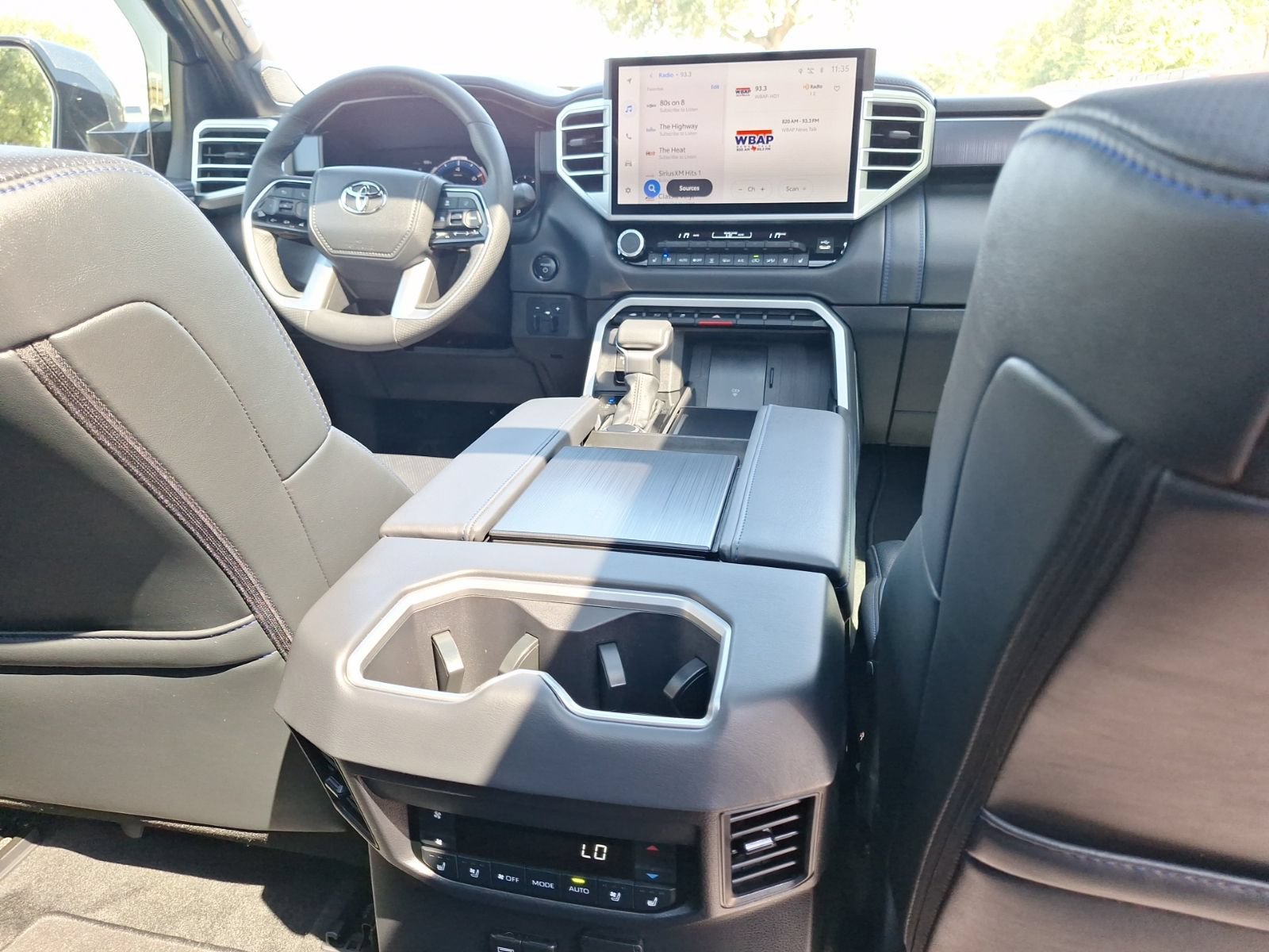 Used 2025 Toyota Sequoia Platinum AWD/4WD image 32