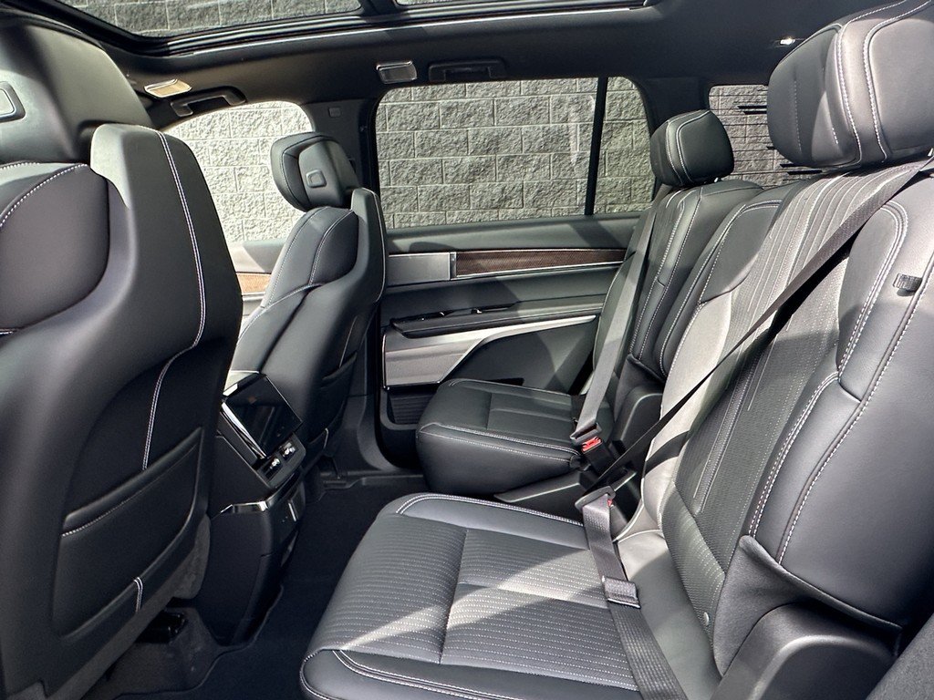 New 2026 Cadillac Vistiq Luxury AWD/4WD image 7