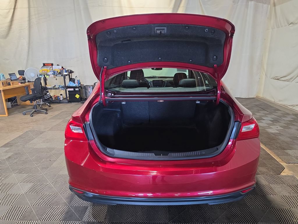 Used 2017 Chevrolet Malibu LT FWD image 20