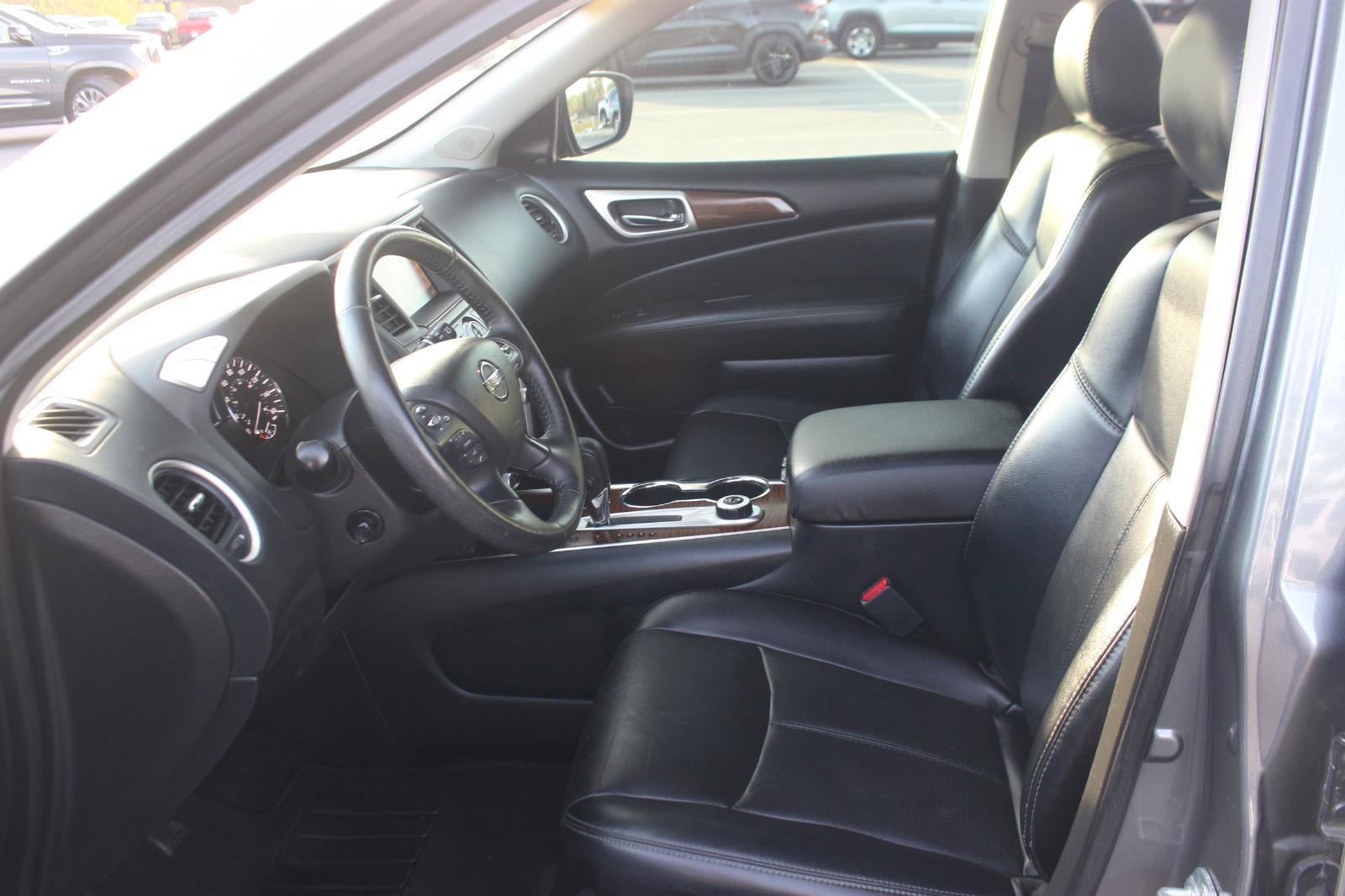 Used 2020 Nissan Pathfinder Platinum image 15