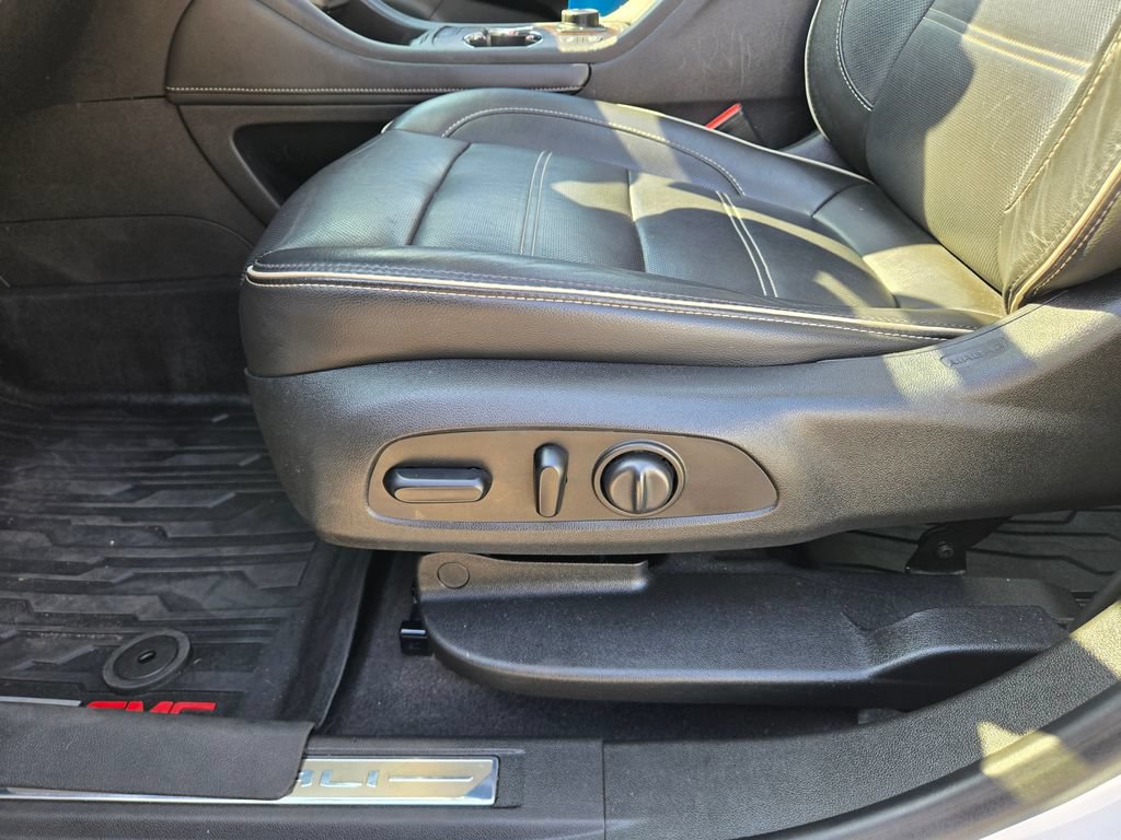 Used 2020 GMC Acadia Denali w/ Technology Package FWD image 30