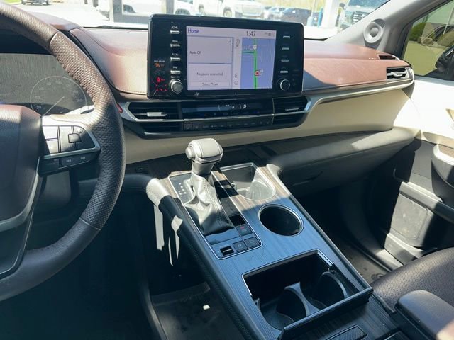 Used 2024 Toyota Sienna Platinum AWD/4WD image 24