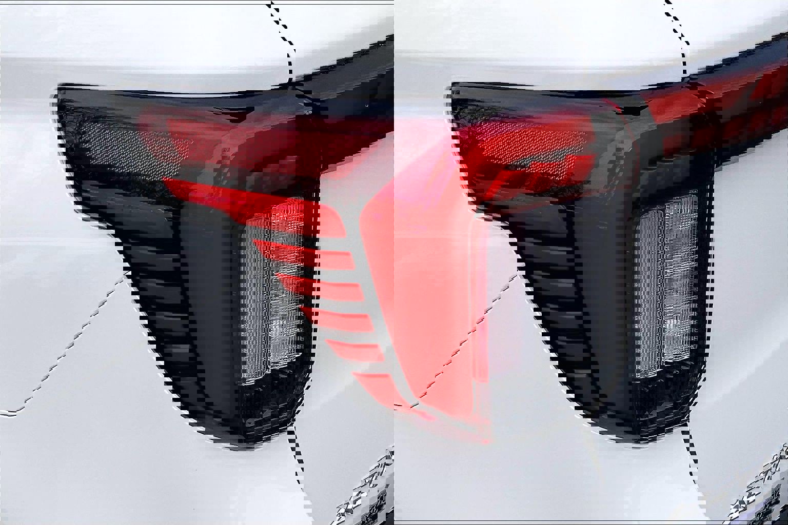 Used 2025 Ford Explorer Active image 28