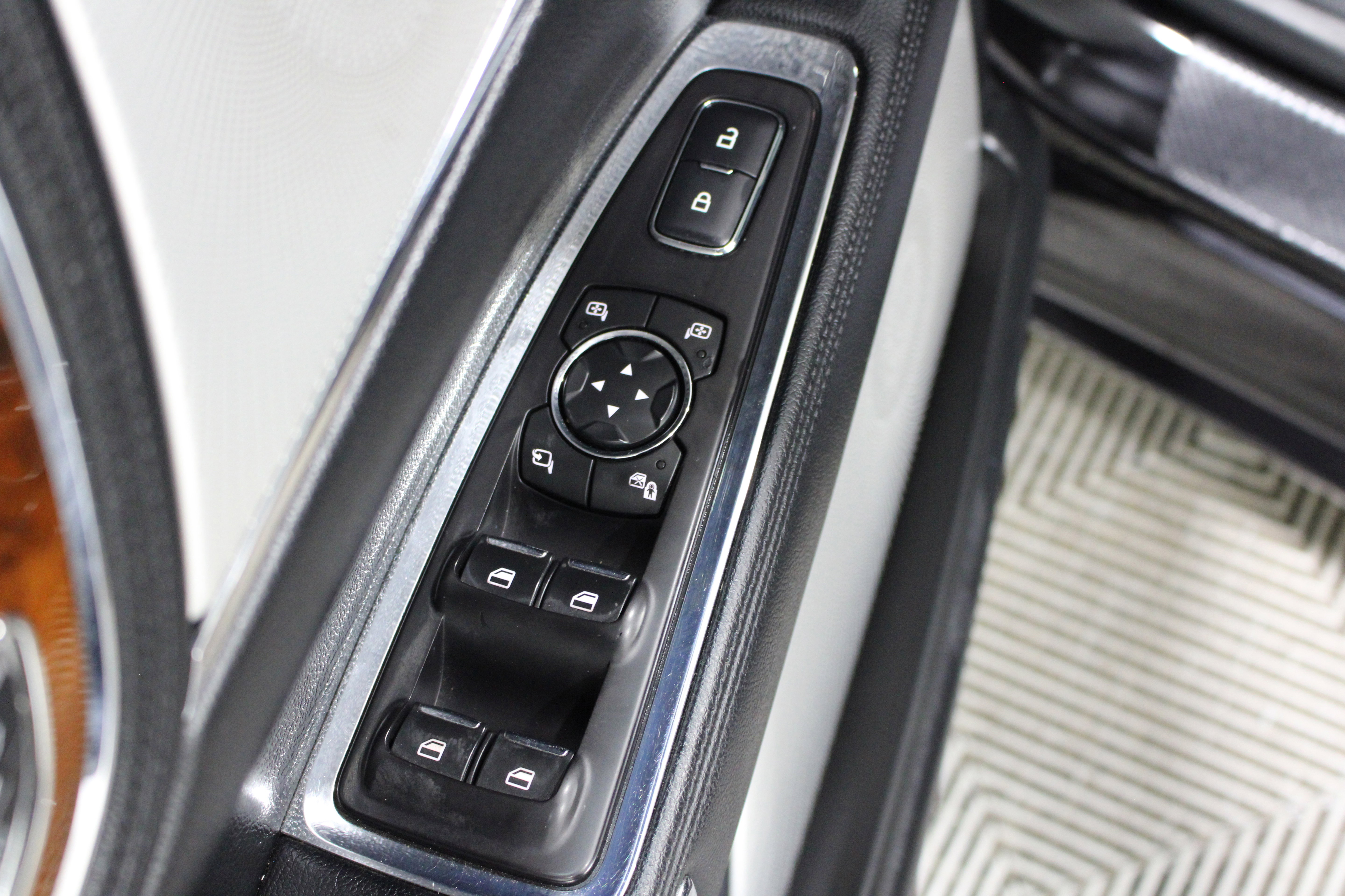 Used 2019 Lincoln Continental Reserve w/ Rear Seat Package FWD image 6