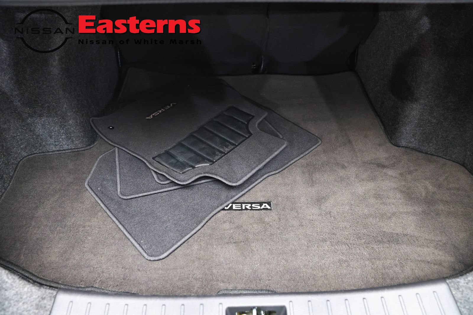 Used 2021 Nissan Versa SR FWD image 9
